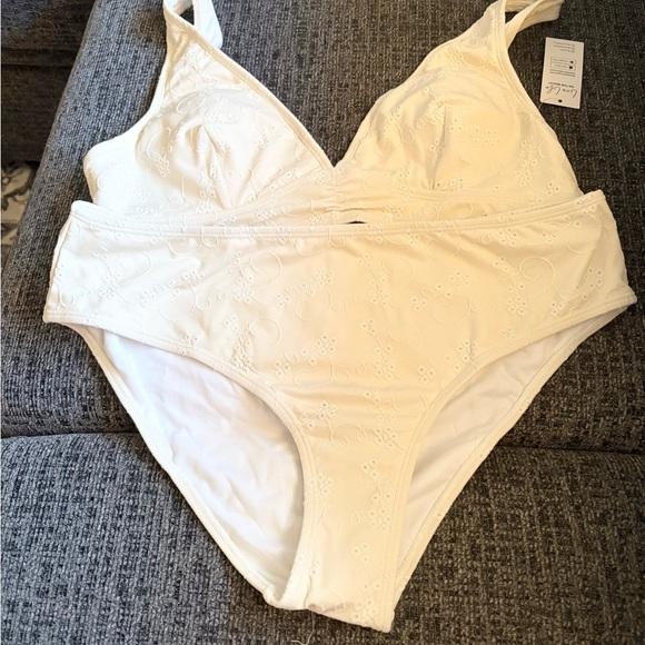 Cupshe White Bikini Set - Picture 1 of 3
